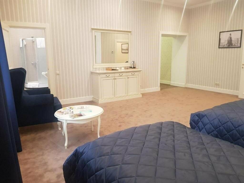 Фотографии номера Люкс с двумя односпальными кроватями №7 в Гостинице Особняк Военного Министра Санкт-Петербург